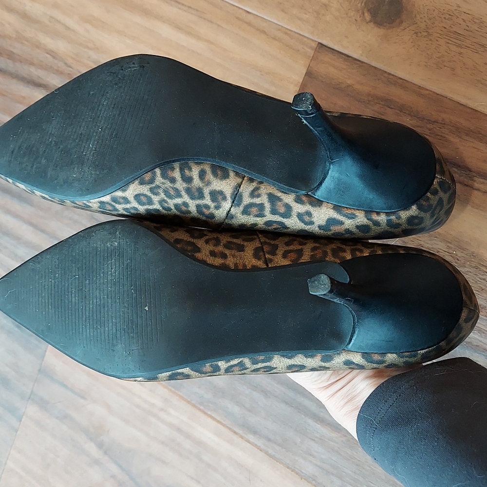 Pumps - Picture 5 of 5